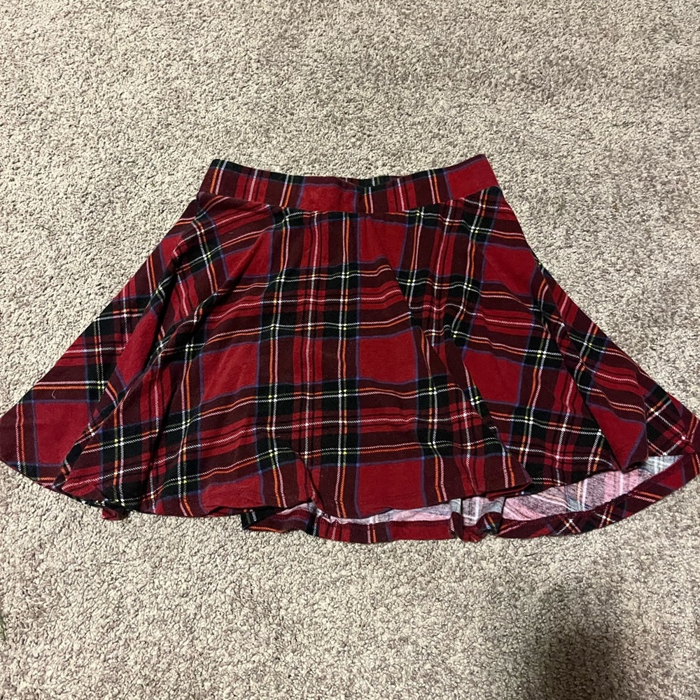red plaid skirt. size-xs. brand-ginger g